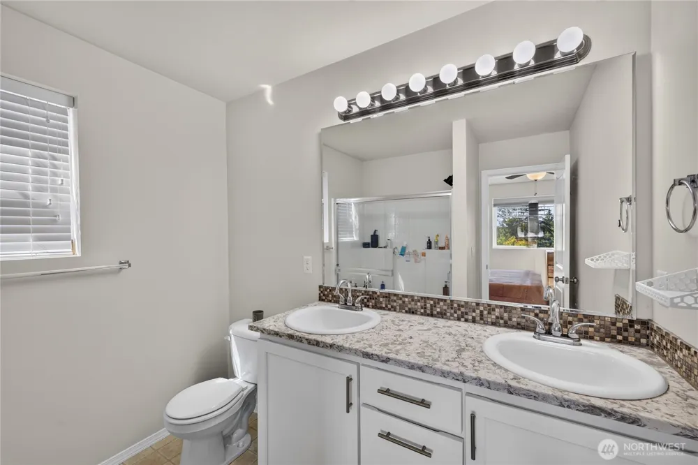 1477 W Gateway Heights Loop Sedro Woolley, WA 98284