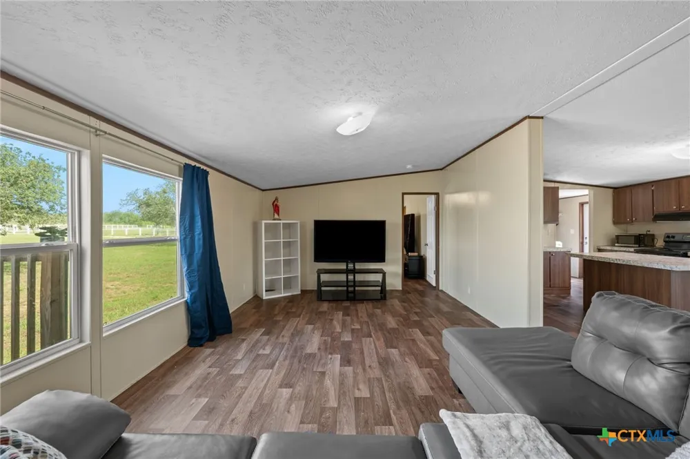 8954 County Road 128 Floresville, TX 78114