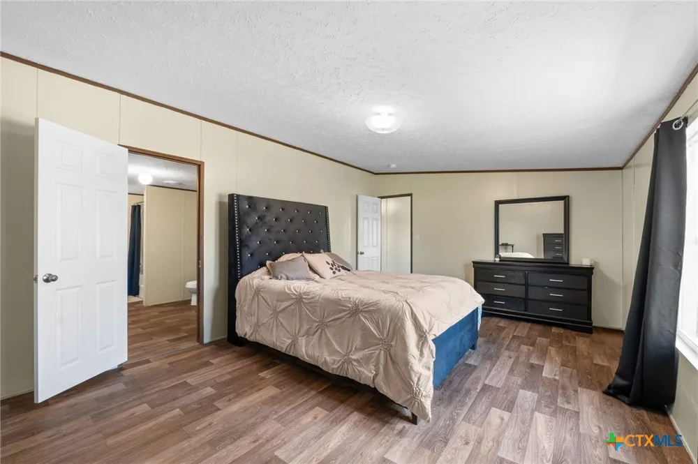8954 County Road 128 Floresville, TX 78114