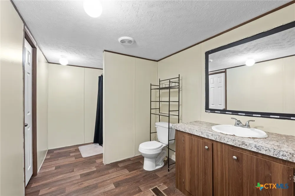 8954 County Road 128 Floresville, TX 78114