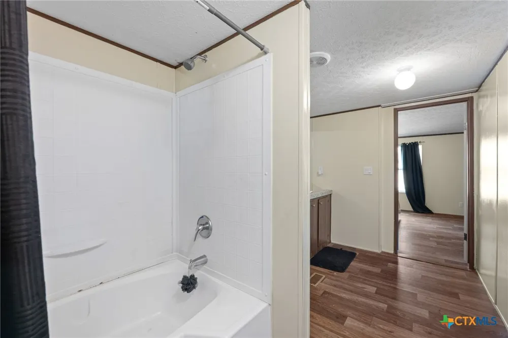 8954 County Road 128 Floresville, TX 78114