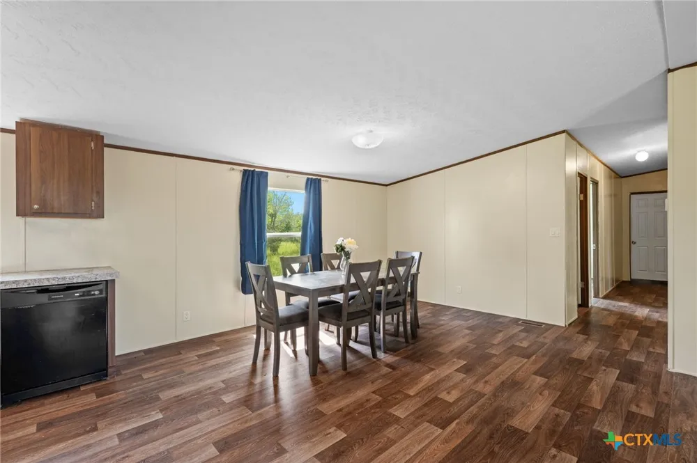 8954 County Road 128 Floresville, TX 78114