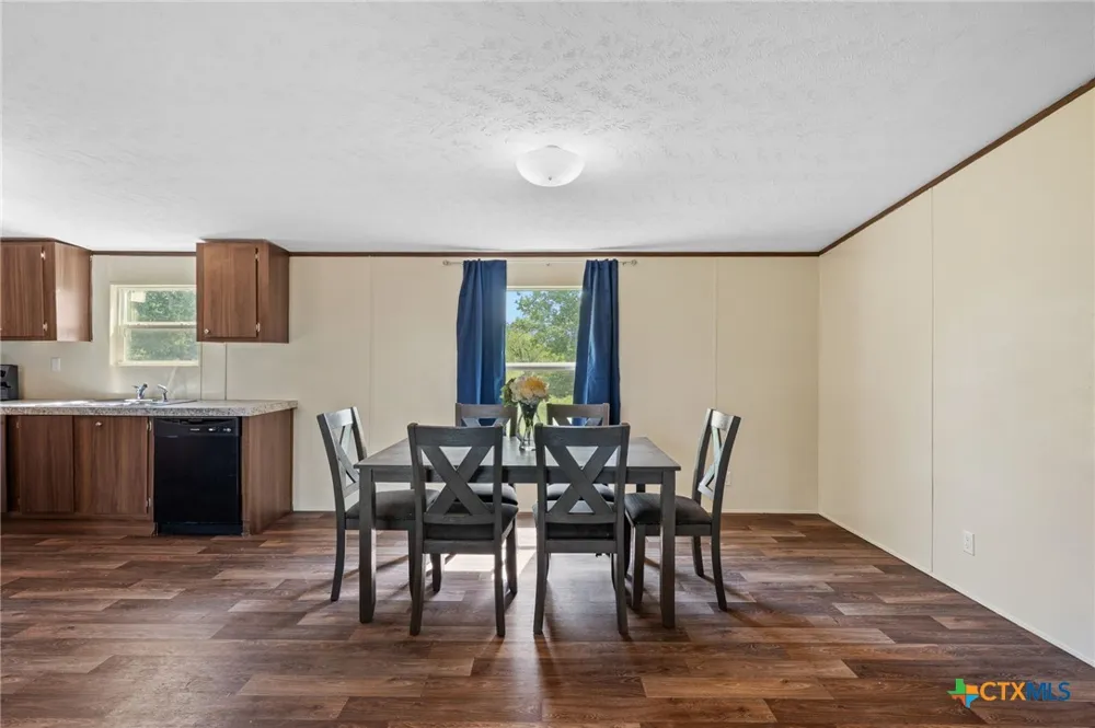 8954 County Road 128 Floresville, TX 78114