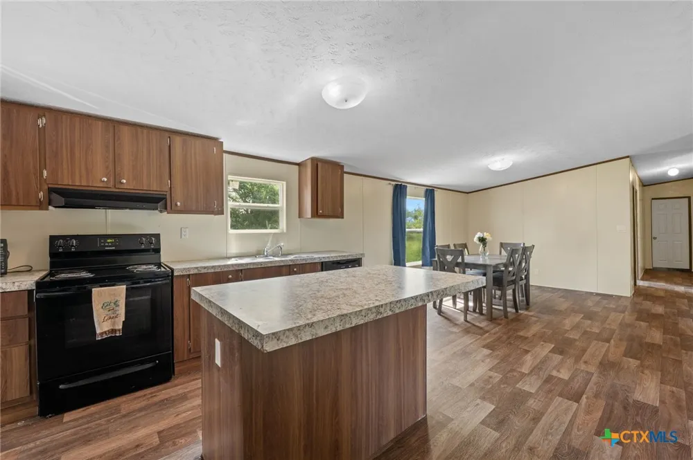 8954 County Road 128 Floresville, TX 78114