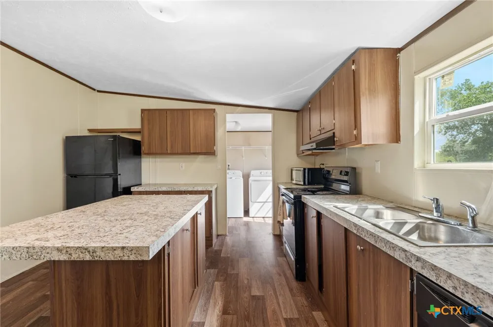 8954 County Road 128 Floresville, TX 78114