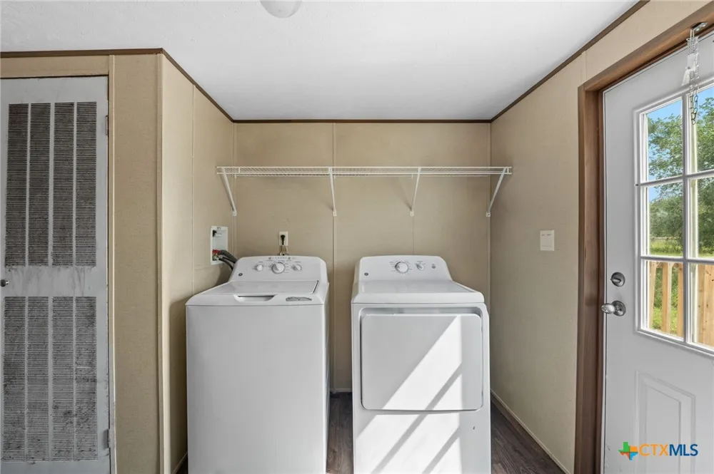 8954 County Road 128 Floresville, TX 78114