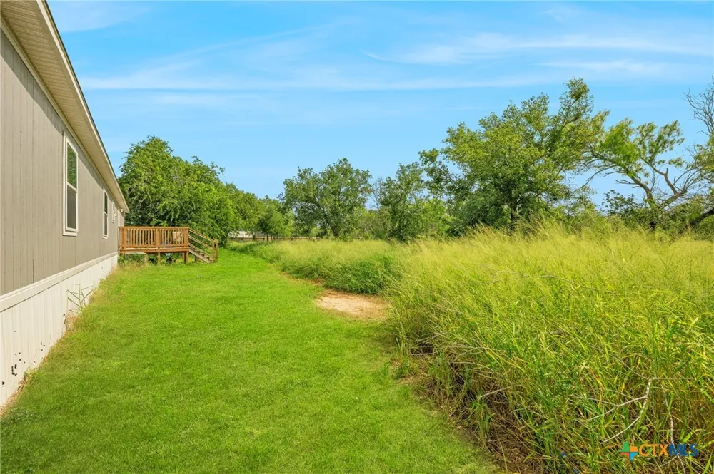 8954 County Road 128 Floresville, TX 78114