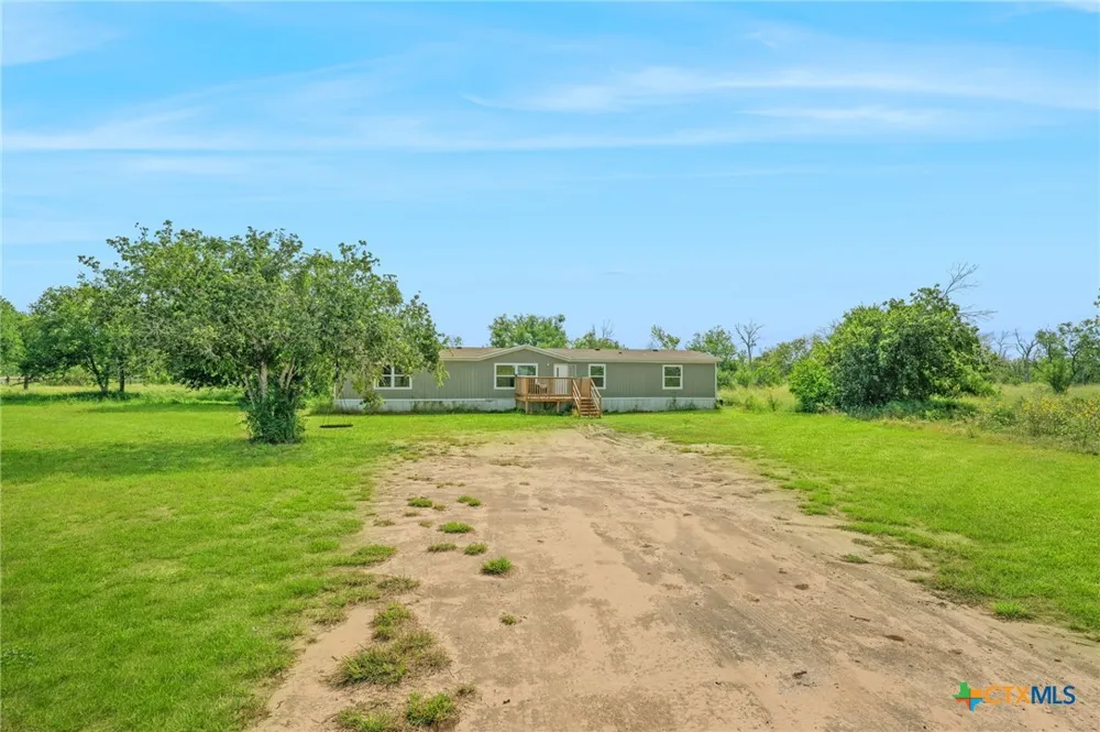 8954 County Road 128 Floresville, TX 78114
