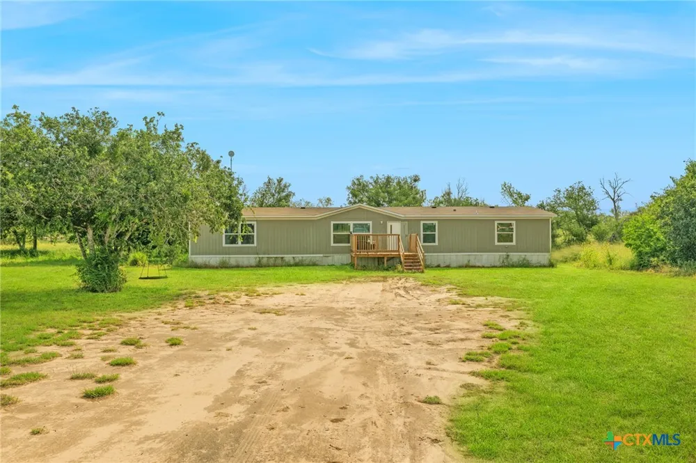 8954 County Road 128 Floresville, TX 78114