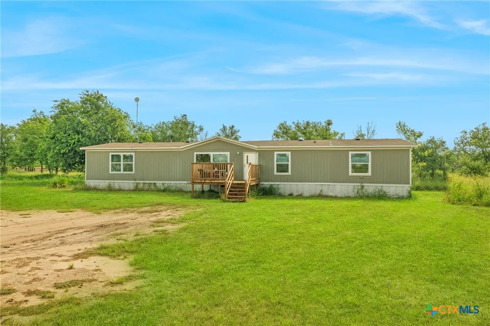 8954 County Road 128 Floresville, TX 78114