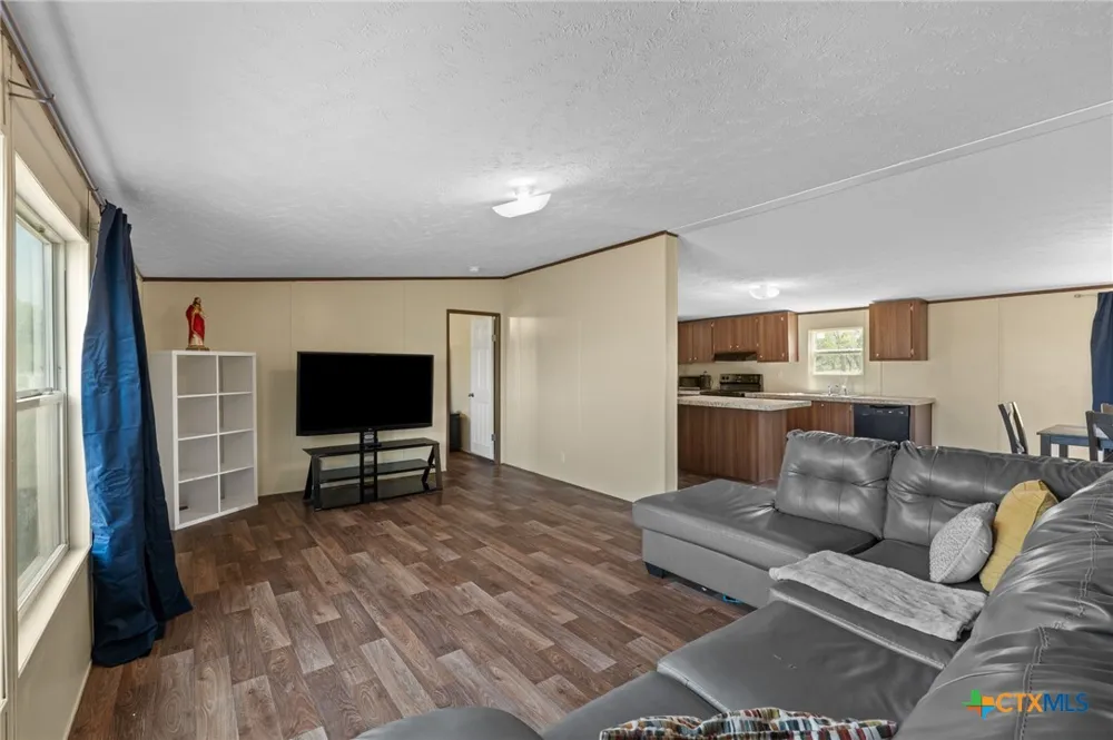 8954 County Road 128 Floresville, TX 78114