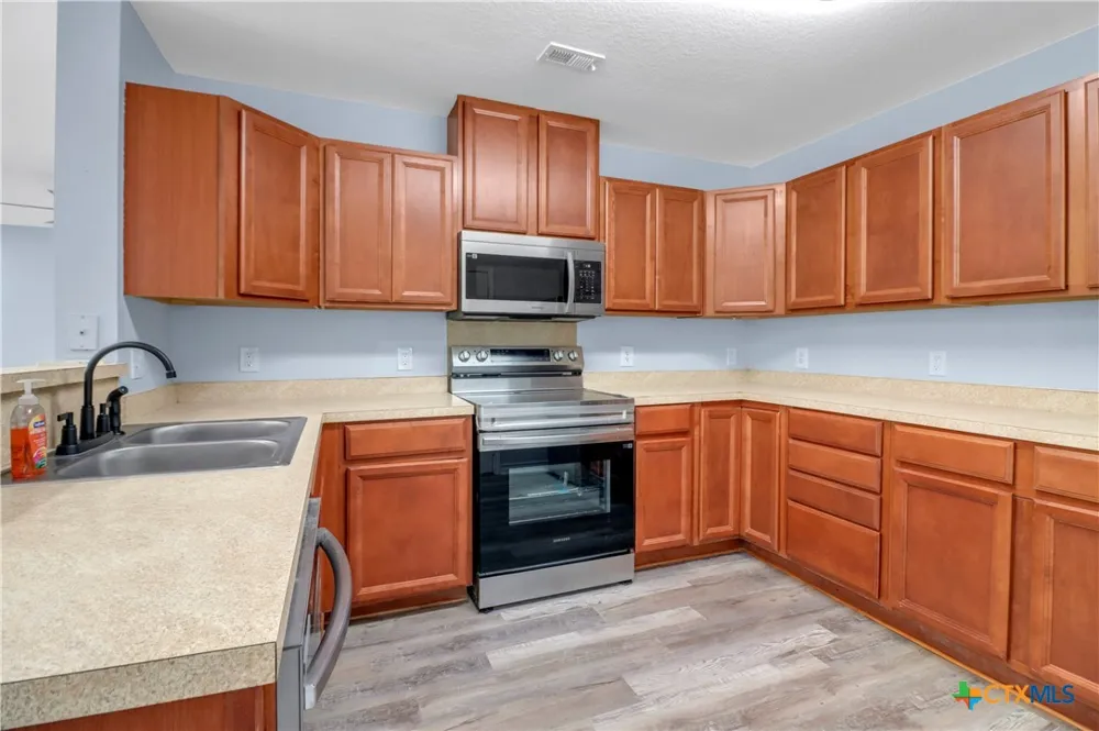 1037 Guadalupe Street Seguin, TX 78155