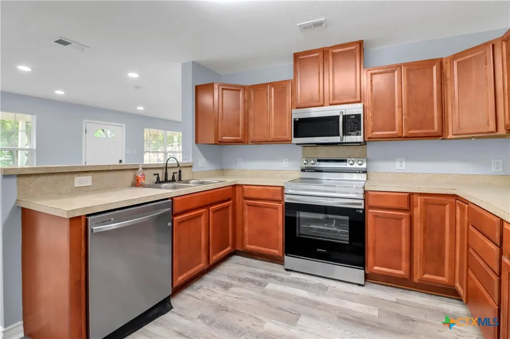 1037 Guadalupe Street Seguin, TX 78155