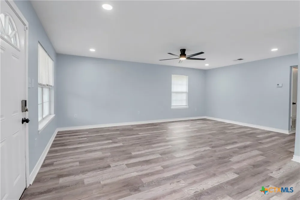 1037 Guadalupe Street Seguin, TX 78155