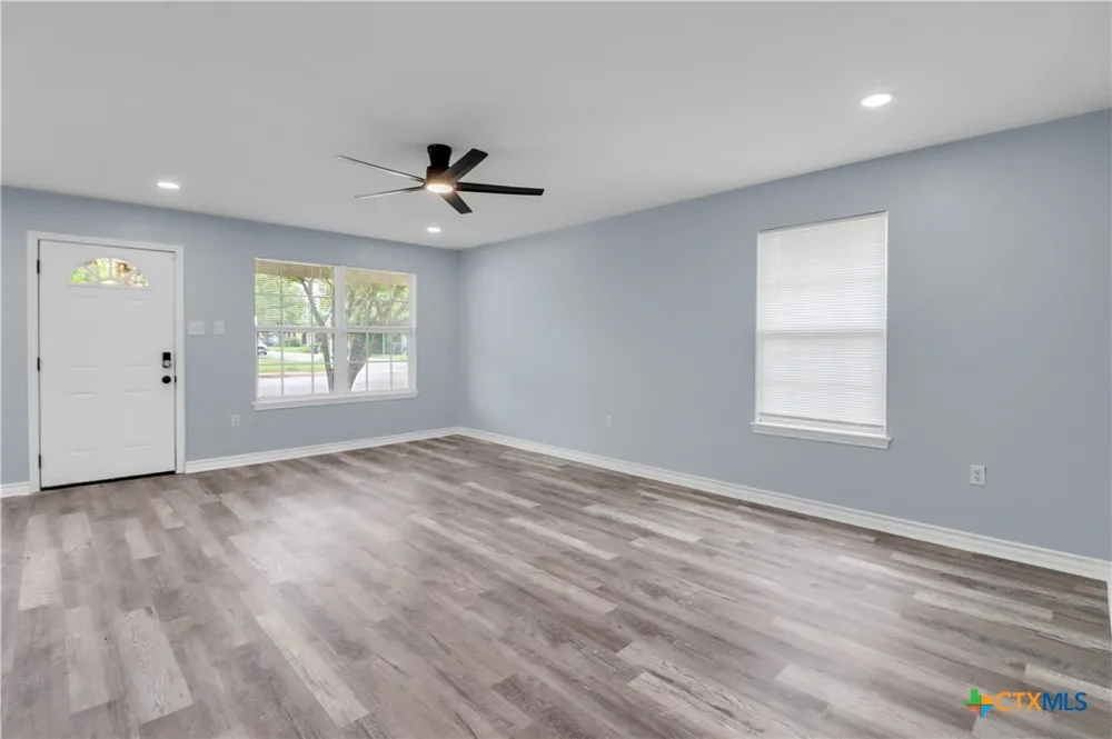 1037 Guadalupe Street Seguin, TX 78155
