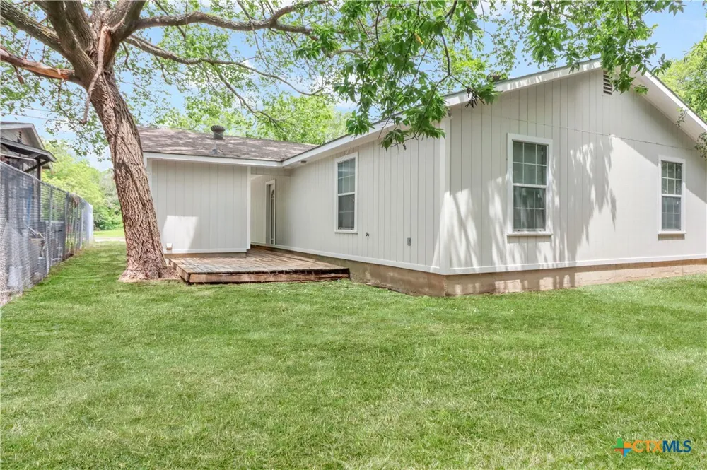 1037 Guadalupe Street Seguin, TX 78155