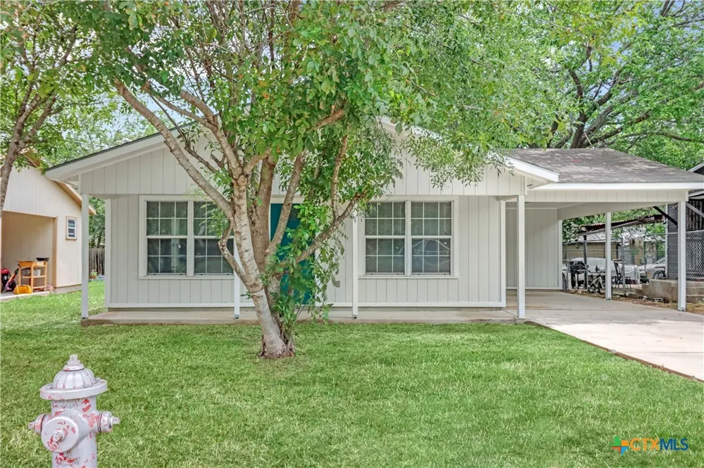 1037 Guadalupe Street Seguin, TX 78155