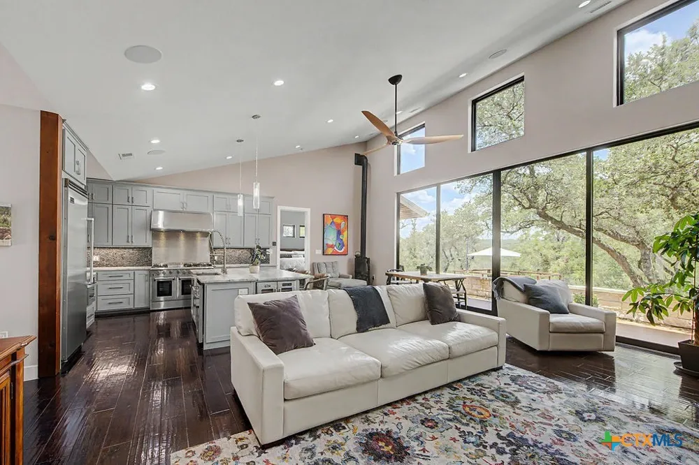 172 Bluff Trail Dripping Springs, TX 78620