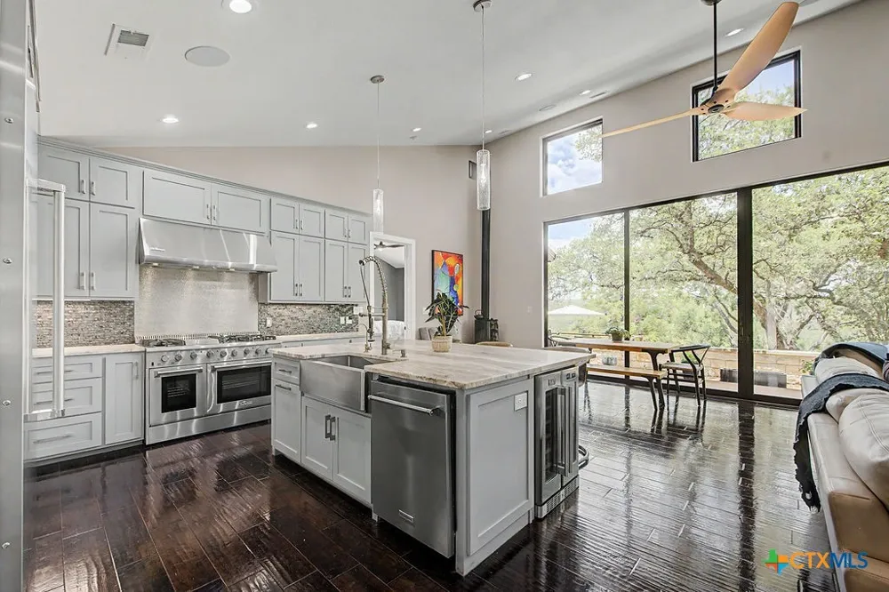 172 Bluff Trail Dripping Springs, TX 78620
