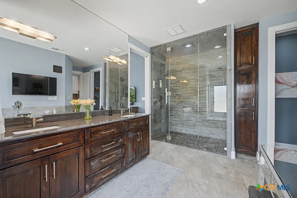 172 Bluff Trail Dripping Springs, TX 78620