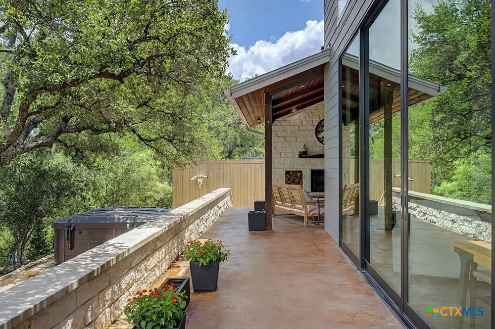 172 Bluff Trail Dripping Springs, TX 78620