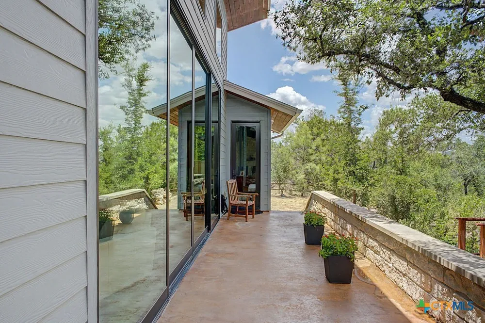 172 Bluff Trail Dripping Springs, TX 78620