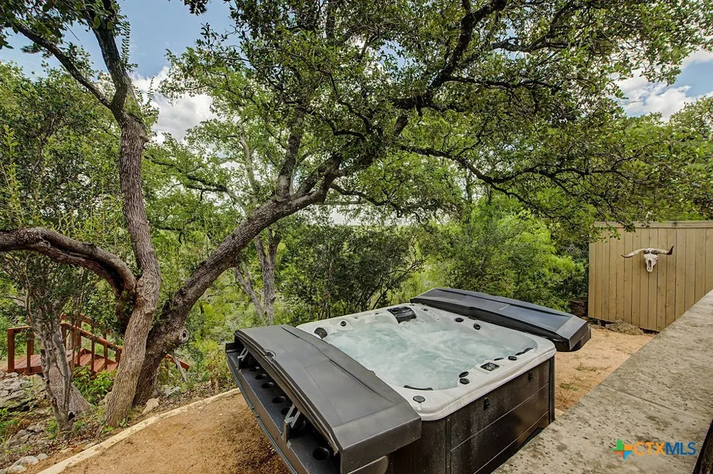 172 Bluff Trail Dripping Springs, TX 78620