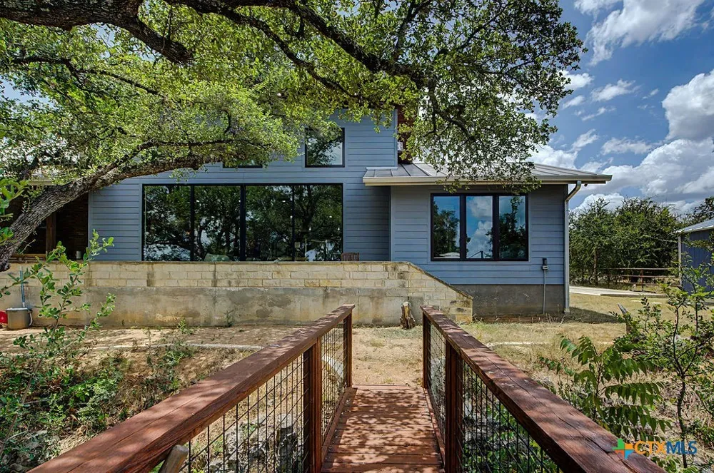 172 Bluff Trail Dripping Springs, TX 78620