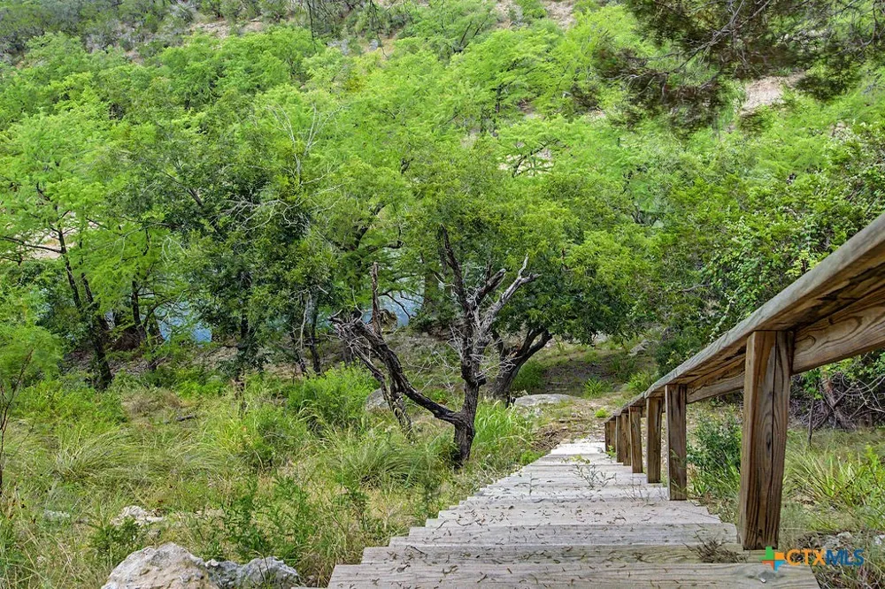 172 Bluff Trail Dripping Springs, TX 78620