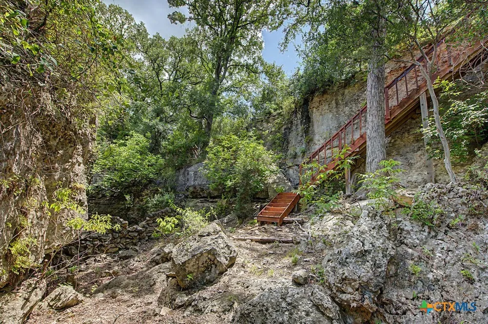 172 Bluff Trail Dripping Springs, TX 78620