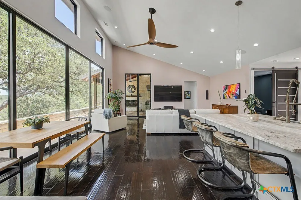 172 Bluff Trail Dripping Springs, TX 78620