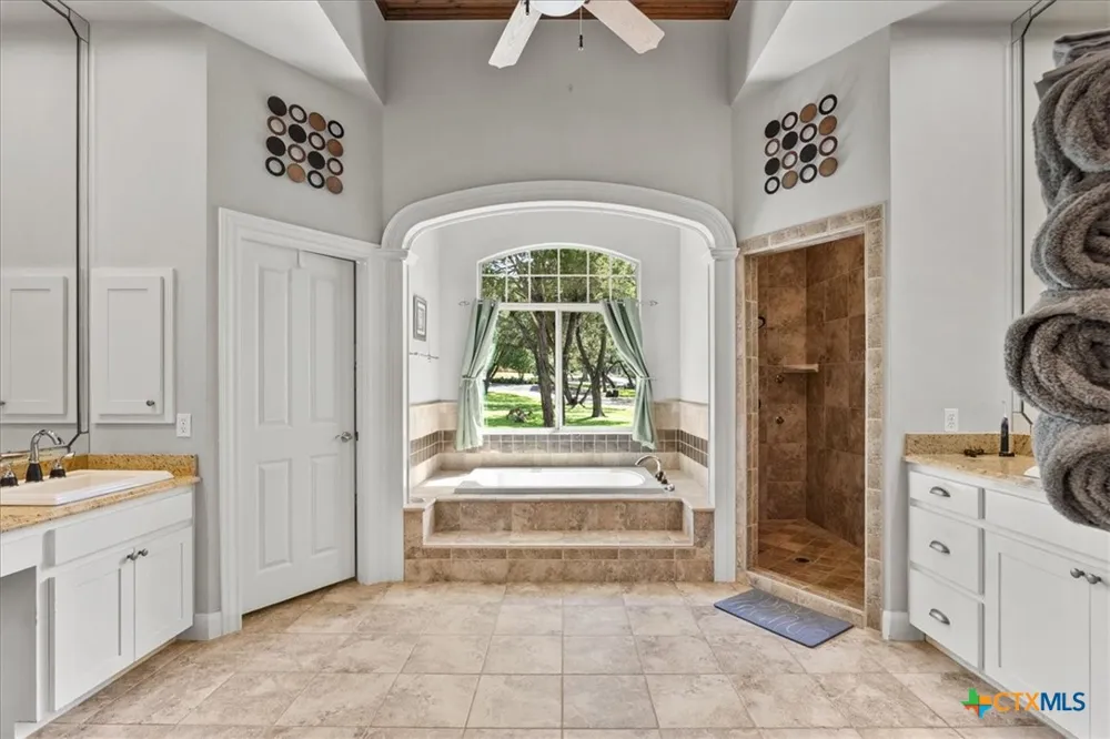 5 Horseshoe Trail New Braunfels, TX 78132