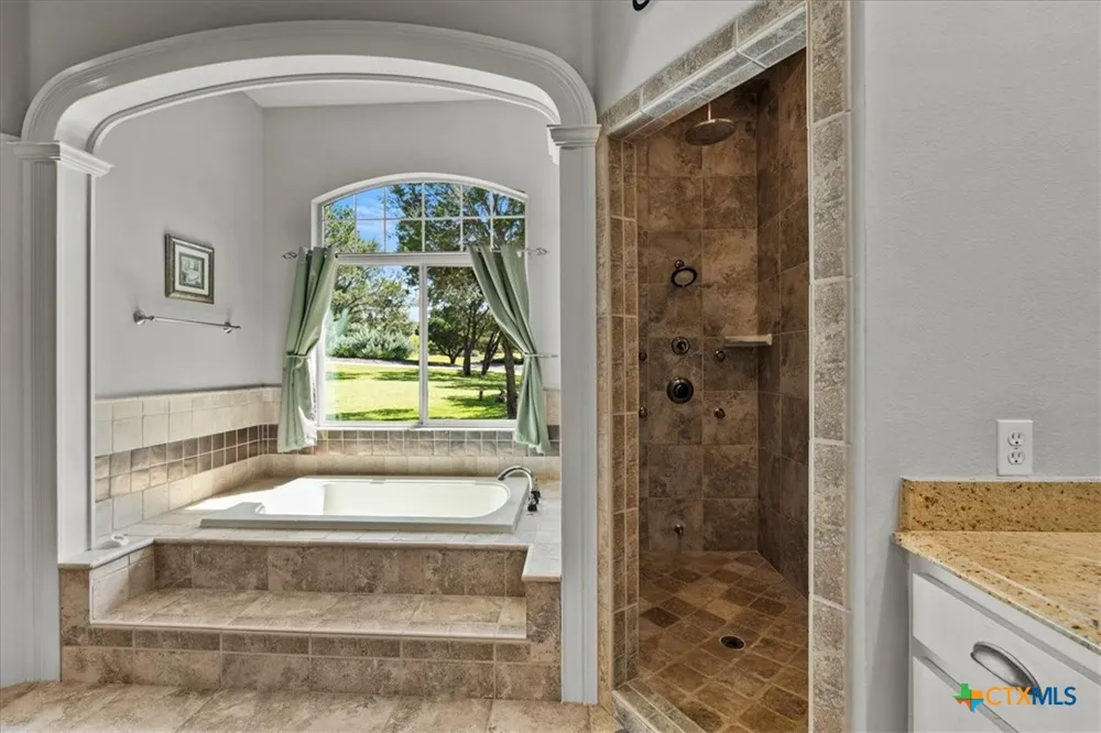 5 Horseshoe Trail New Braunfels, TX 78132