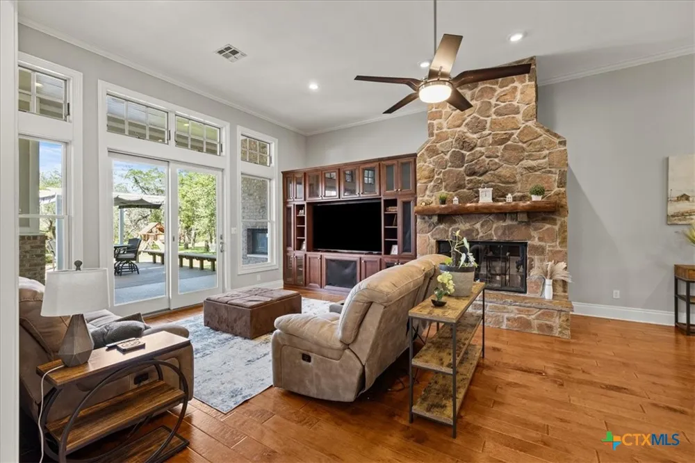 5 Horseshoe Trail New Braunfels, TX 78132