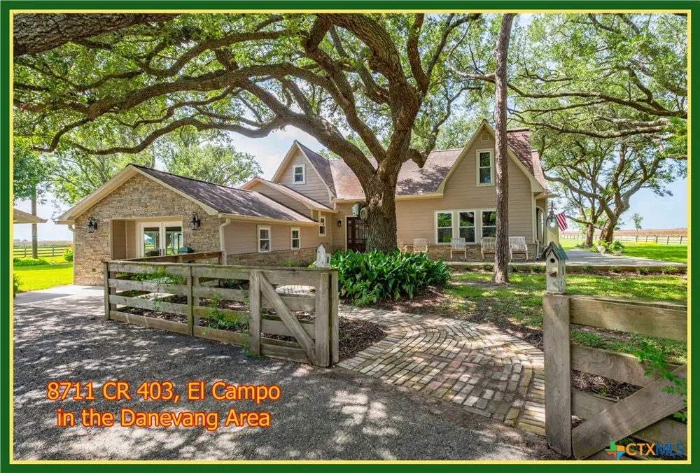 8711 County Road 403 El Campo, TX 77437