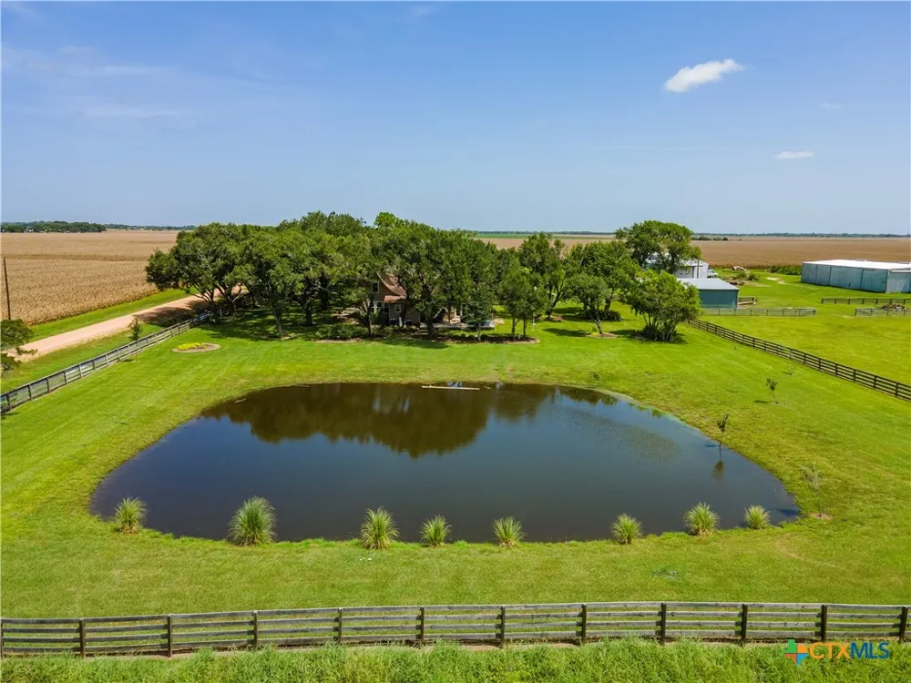 8711 County Road 403 El Campo, TX 77437