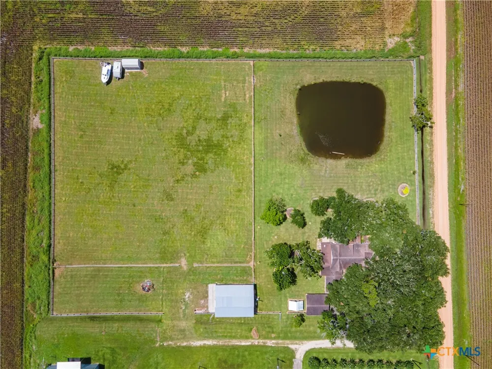 8711 County Road 403 El Campo, TX 77437