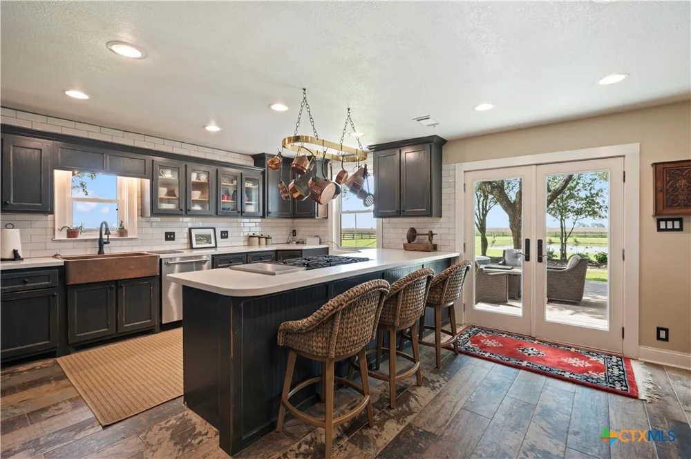8711 County Road 403 El Campo, TX 77437
