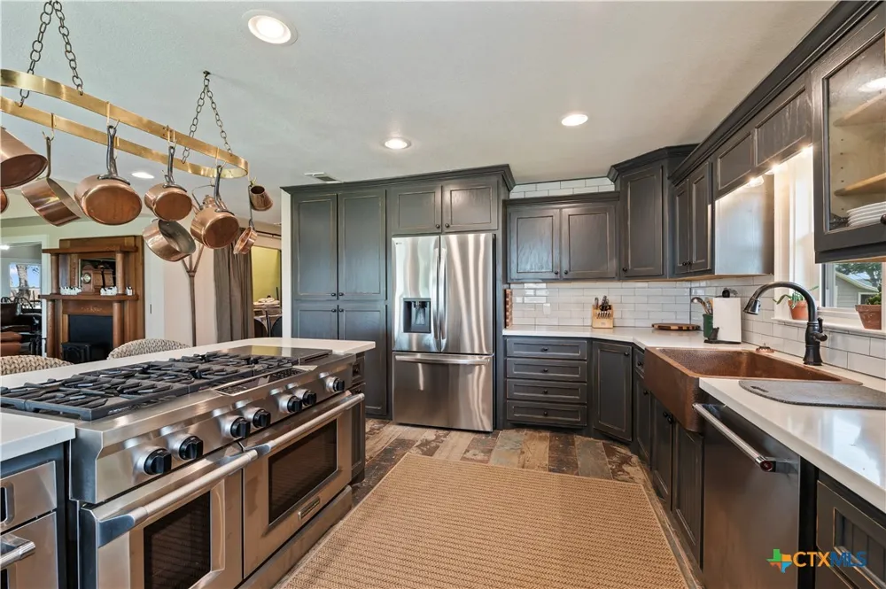 8711 County Road 403 El Campo, TX 77437