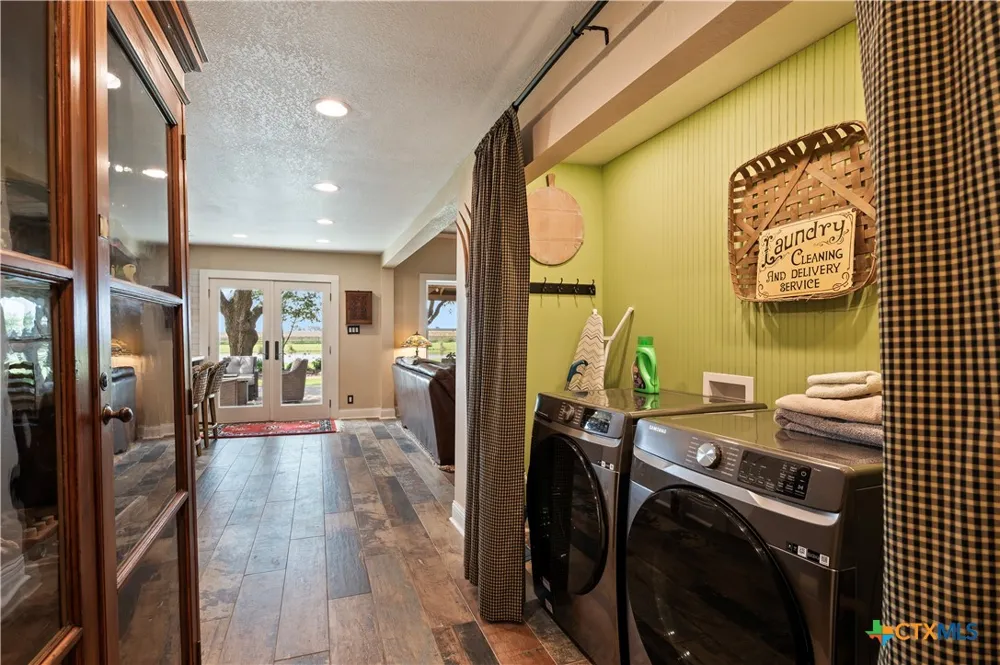 8711 County Road 403 El Campo, TX 77437