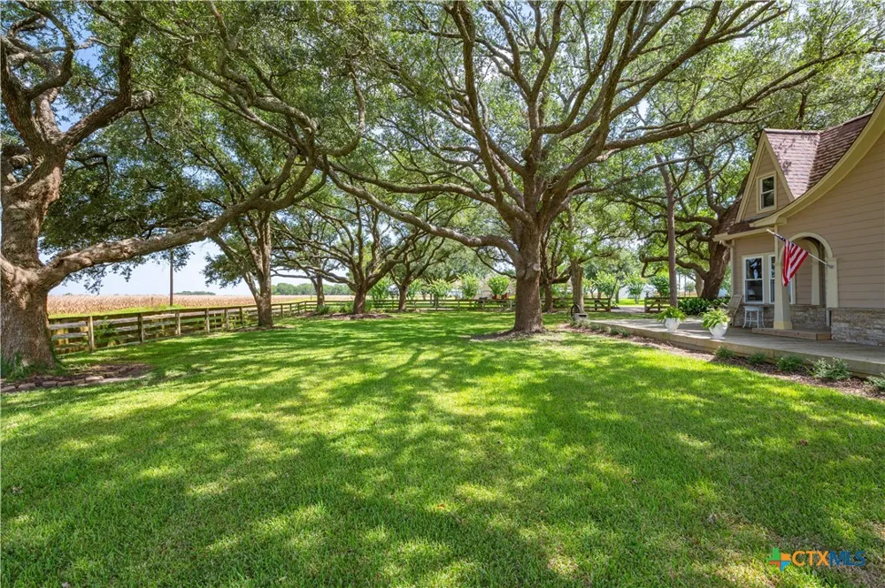 8711 County Road 403 El Campo, TX 77437
