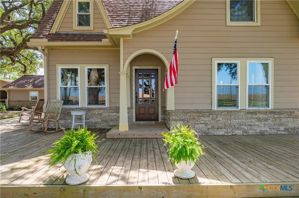 8711 County Road 403 El Campo, TX 77437