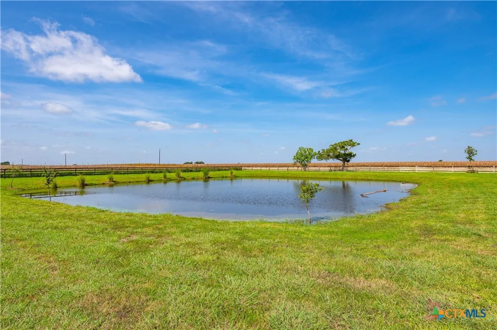 8711 County Road 403 El Campo, TX 77437