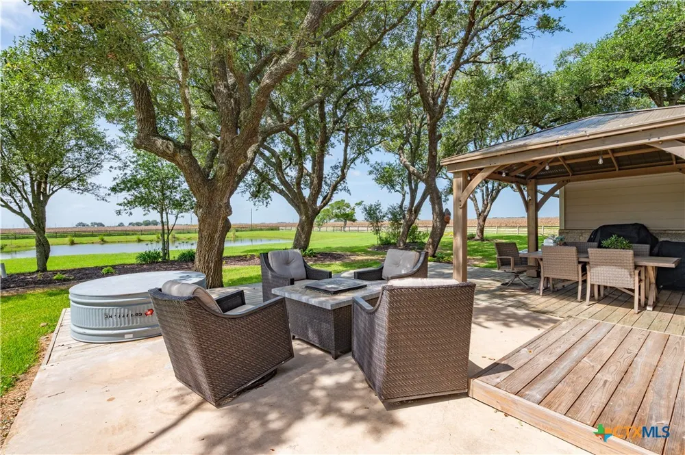 8711 County Road 403 El Campo, TX 77437