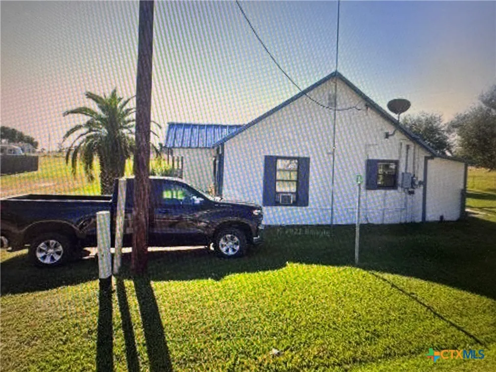 124 Hopper Road Tivoli, TX 77990