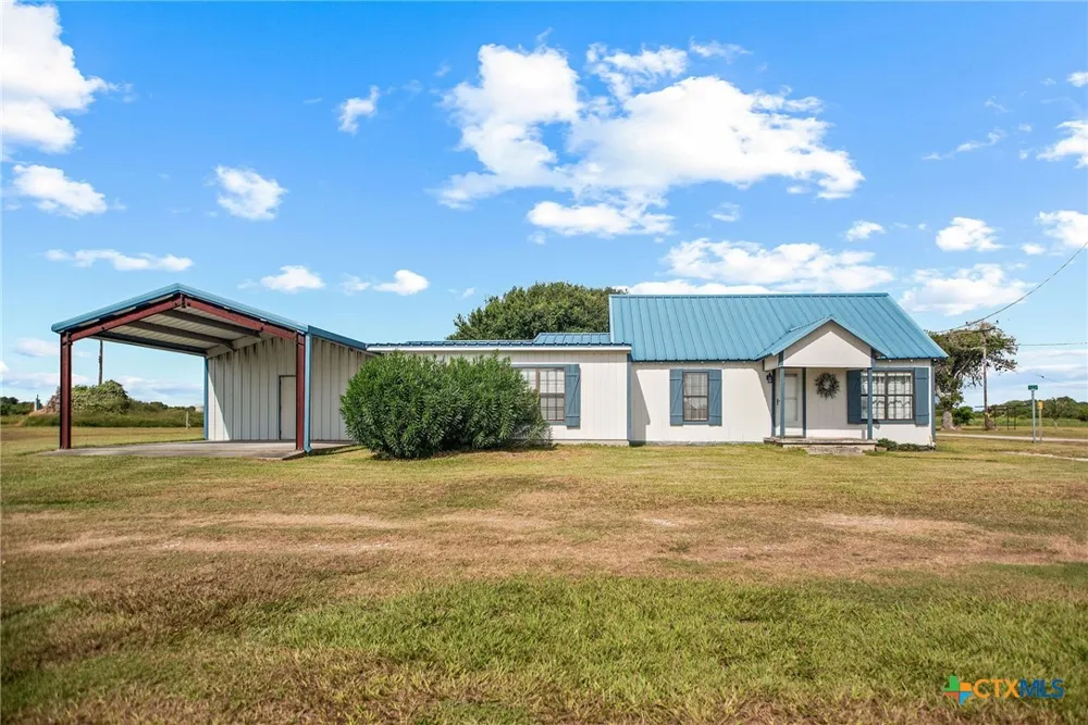124 Hopper Road Tivoli, TX 77990
