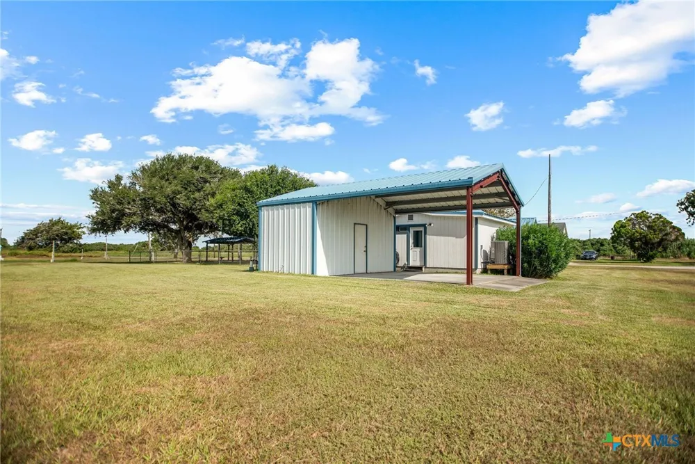 124 Hopper Road Tivoli, TX 77990