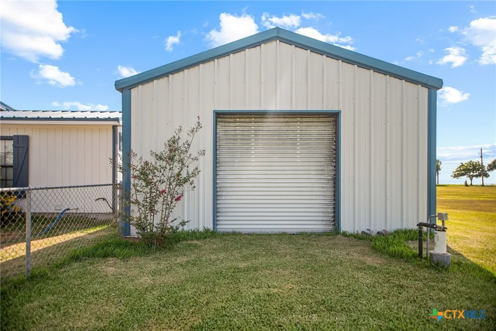 124 Hopper Road Tivoli, TX 77990