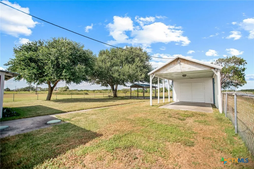 124 Hopper Road Tivoli, TX 77990
