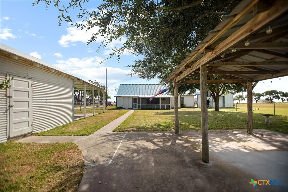 124 Hopper Road Tivoli, TX 77990